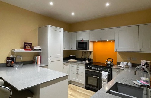 Padfield House | Stunning Views Pet-Friendly Sleeps 6 Great Walks| Pass the Keys