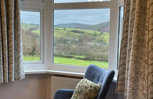 Padfield House | Stunning Views Pet-Friendly Sleeps 6 Great Walks| Pass the Keys