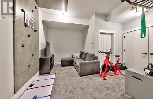 Sun Peaks Ski Chalet | Stunning Views Ski in Home