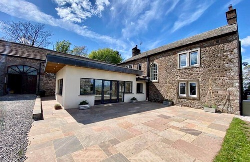 Penrith House | Stunning views & tonnes of space minutes from the Lake District