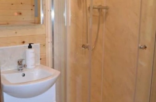 Horton in Ribblesdale Cabin | Stunning views Yorkshire Dales 3 Peaks | 10miles from Settle | The Warren Lodge