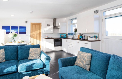 Barrow-in-Furness House | Stunning villa for 2 people with WIFI and TV