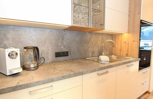 Zellberg Villa | Stunning villa for 6 guests with WIFI, TV, balcony and parking
