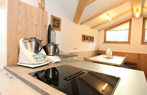 Zellberg Villa | Stunning villa for 6 guests with WIFI, TV, balcony and parking