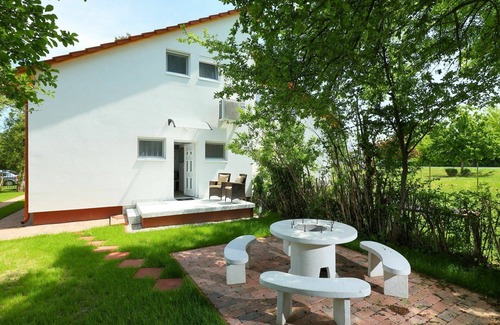 Balatonoszod House | Stunning villa for 5 people with WIFI, A/C, TV, patio and parking