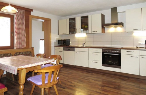 Burgstall Villa | Stunning villa for 14 people with WIFI, TV and balcony