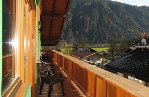 Burgstall Villa | Stunning villa for 14 people with WIFI, TV and balcony