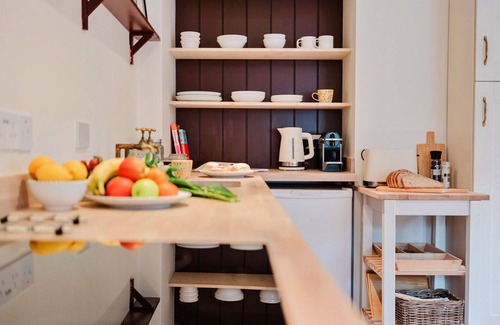 Painswick House | Stunning villa for 2 people with WIFI and pets allowed