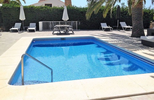 La Colina House | Stunning villa for 4 guests with private pool, WIFI, A/C, TV, terrace, pets allowed and parking