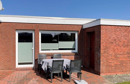 Norddeich House | Stunning villa for 4 guests with WIFI, TV, terrace and parking