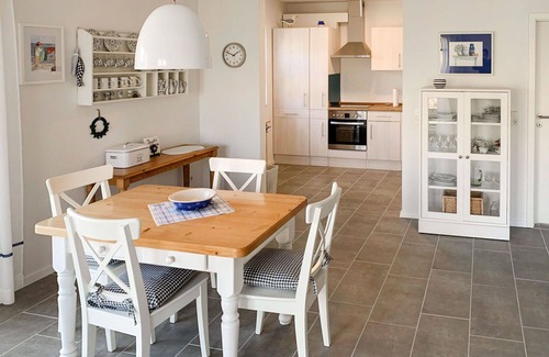 Ditzum House | Stunning villa for 4 guests with WIFI, TV and terrace