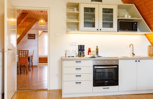 Badacsonytomaj House | Stunning villa for 4 people with A/C, WIFI, TV, balcony and parking