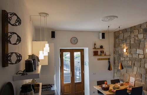 Mologno House | Stunning villa for 4 people with private pool, WIFI, TV, patio and pets allowed