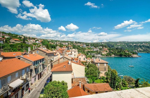 Volosko Villa | Stunning villa for 4 people with A/C, WIFI, TV, terrace and parking