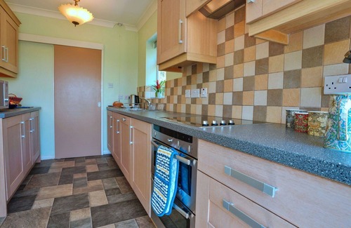 Ault Hucknall House | Stunning villa for 5 guests with WIFI and pets allowed