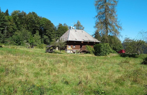 Hinterzarten Villa | Stunning villa for 6 guests with WIFI, TV, patio and parking