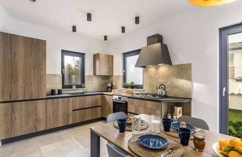 Vrznaveri House | Stunning villa for 6 guests with A/C, WIFI, private pool, TV, terrace and pets allowed