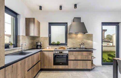 Vrznaveri House | Stunning villa for 6 guests with A/C, WIFI, private pool, TV, terrace and pets allowed