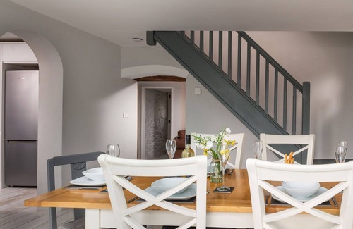 Caerwys House | Stunning villa for 6 people with WIFI, TV, pets allowed and parking