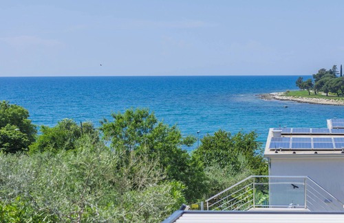 Krizine House | Stunning villa for 6 people with WIFI, private pool, A/C, TV, terrace and pets allowed