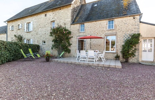 Biniville House | Stunning villa for 7 guests with WIFI, TV, terrace, pets allowed and parking