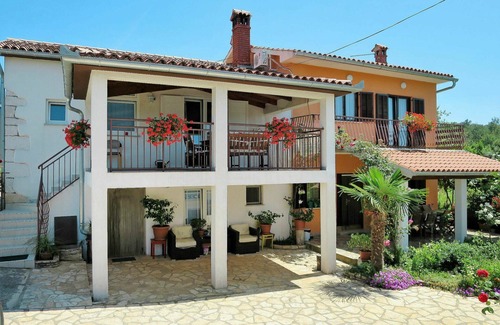 Paradiz House | Stunning villa for 8 guests with WIFI, A/C, private pool, TV and terrace