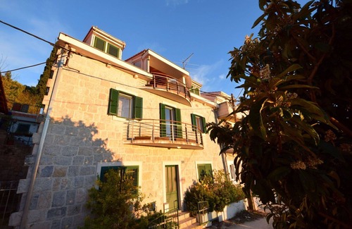 Zrnovnica House | Stunning villa for 8 guests with A/C, WIFI, private pool, TV, terrace and panoramic view