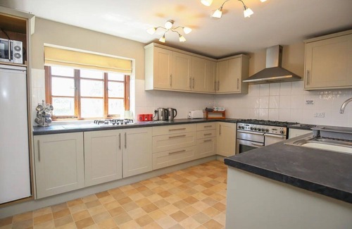 Craven Arms House | Stunning villa for 8 people with WIFI, pool and terrace