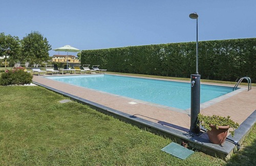 Crespina House | Stunning villa for 8 people with WIFI, hot tub, A/C, pool, TV, patio and parking