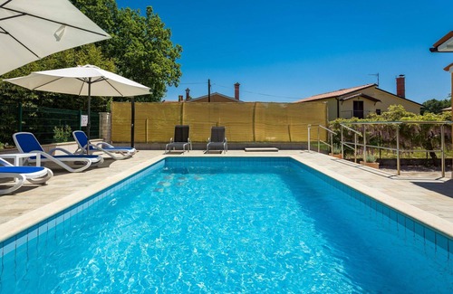 Vinez House | Stunning villa for 8 people with WIFI, private pool, A/C, TV and terrace