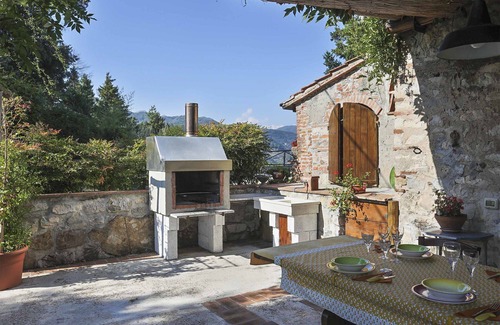 Villabuona Villa | Stunning villa for 8 people with private pool, WIFI, TV, veranda and panoramic view, close to L.