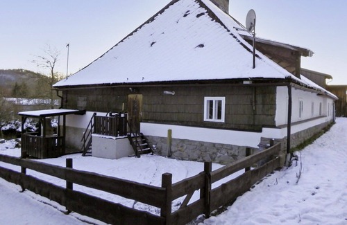 Stozec House | Stunning villa for 6 guests with TV, patio, pets allowed and parking
