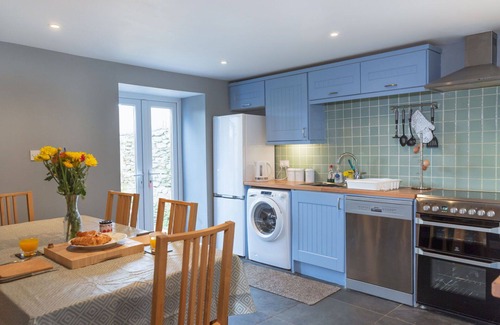 Stoke Rivers House | Stunning villa for 5 guests with WIFI, TV and pets allowed