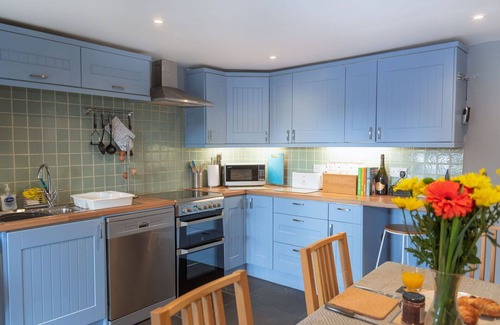 Stoke Rivers House | Stunning villa for 5 guests with WIFI, TV and pets allowed