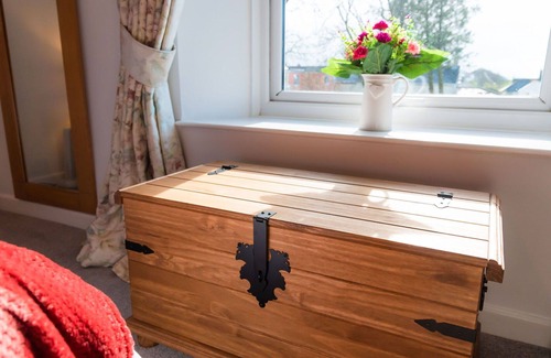 Stoke Rivers House | Stunning villa for 5 guests with WIFI, TV and pets allowed