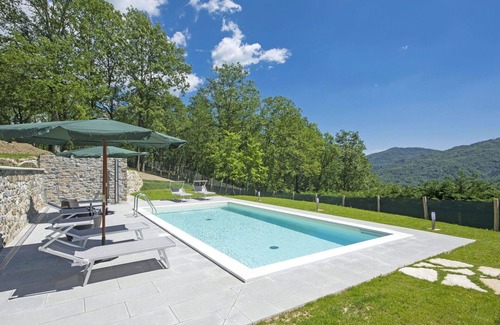 Tresana Villa | Stunning villa for 4 guests with A/C, WIFI, pool, TV, terrace, pets allowed and panoramic view