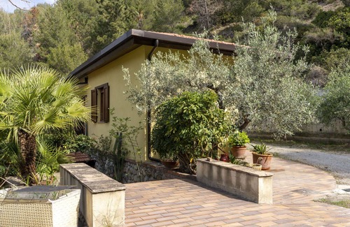 Ventimiglia Villa | Stunning villa for 4 people with WIFI, pool, terrace, pets allowed, panoramic view and parking