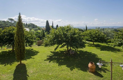 Capraia e Limite Villa | Stunning villa for 6 people with WIFI, pool, A/C, TV and parking