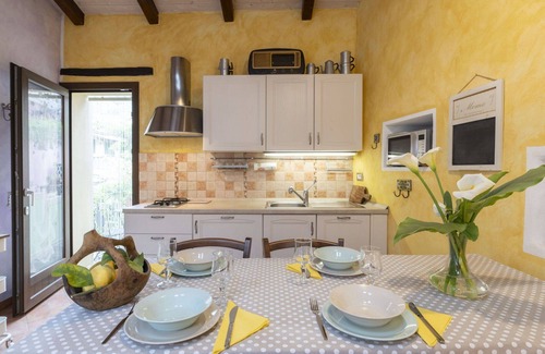Diano Arentino House | Stunning villa for 4 people with WIFI, TV, balcony, pets allowed and parking