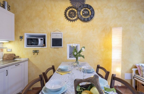 Diano Arentino House | Stunning villa for 4 people with WIFI, TV, balcony, pets allowed and parking