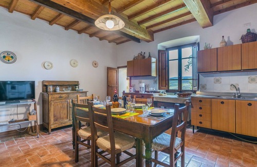 Radda in Chianti Villa | Stunning villa for 6 guests with WIFI, TV, terrace, pets allowed and panoramic view