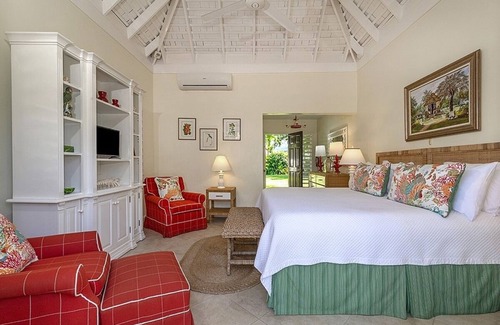 Tryall Villa | Stunning Villa with 2 Private Pools, Jacuzzi, Gym, Media Centre & Breathtaking Sea & Forest Views!