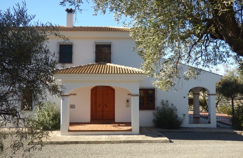 Iznajar Villa | Stunning Villa with private pool, lake and mountain views
