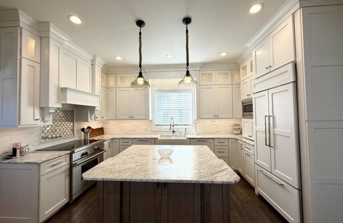 Point Pleasant Beach House | Stunning! Wrap Around Porch, 1 block: Beach & Jenk's, 6 Badges, Private Parking!