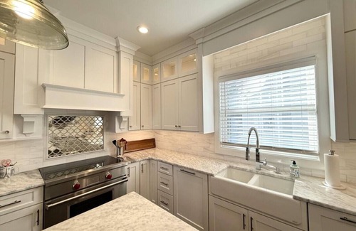 Point Pleasant Beach House | Stunning! Wrap Around Porch, 1 block: Beach & Jenk's, 6 Badges, Private Parking!
