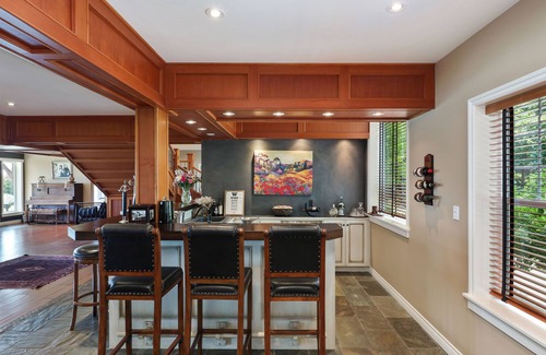 Courtenay House | Stunning waterfront home at Gartley Beach, close to King Fisher resort and Spa.