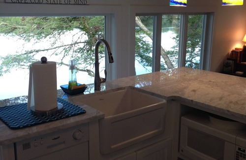 Dennis Cottage | ⭐️ STUNNING WATERFRONT ⭐️Pet Friendly 3BDRM/2BTH*FIREPIT*KAYAKS*GAS FIREPLACE*