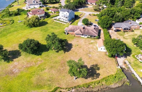 Hubert House | Stunning waterfront views; 4-bedroom house directly on Intracoastal waterway!