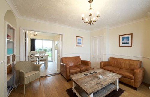 Poole House | Stunning Waterside Cottage in Poole Harbour