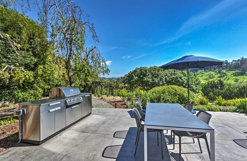 Sebastopol House | Stunning West Sonoma Retreat with Spectacular Pool, Gardens and Views